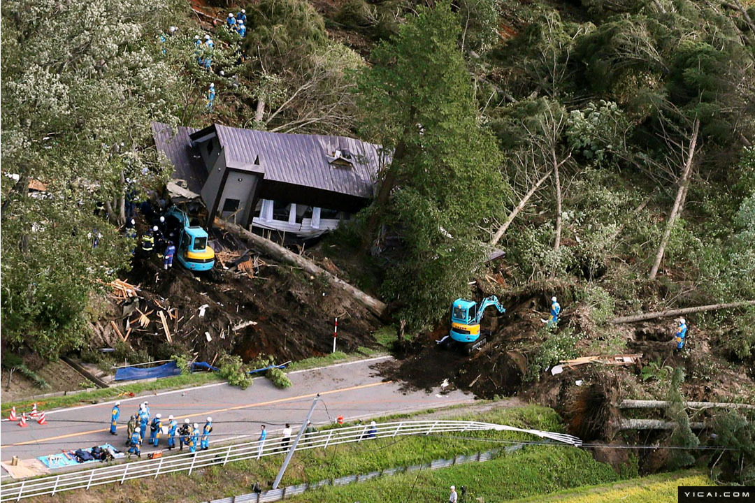 强台风过后日本又遭遇69级地震山体滑坡房屋倒塌数百人伤亡铁路停运